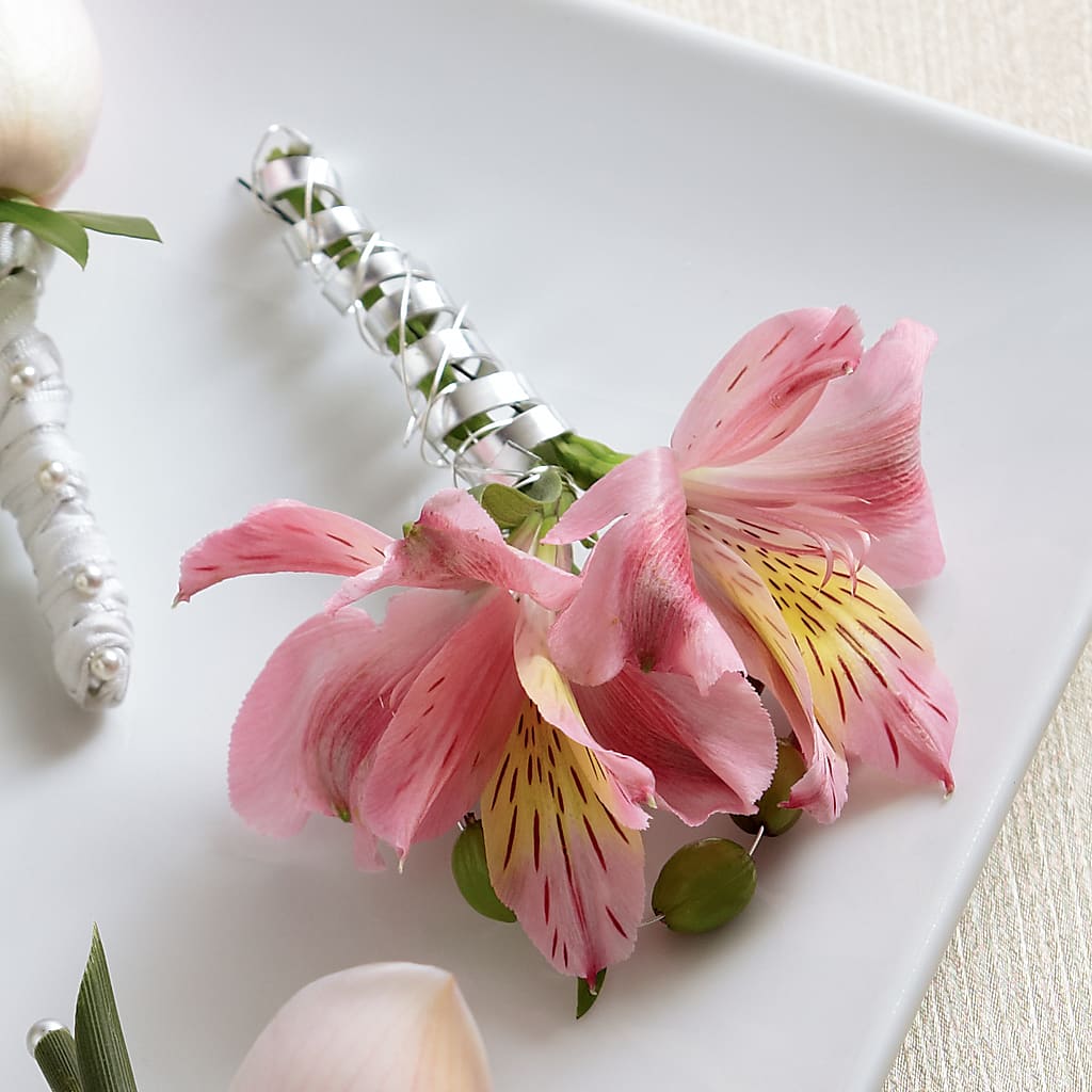 Pink Peruvian Lily Boutonniere – SUNSHINE FLOWERS & GIFTS, Joaquin TX