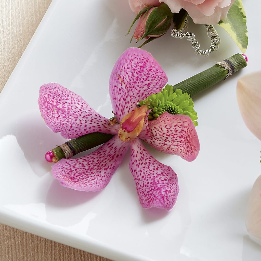 Pink Mokara Boutonniere – SUNSHINE FLOWERS & GIFTS, Joaquin TX