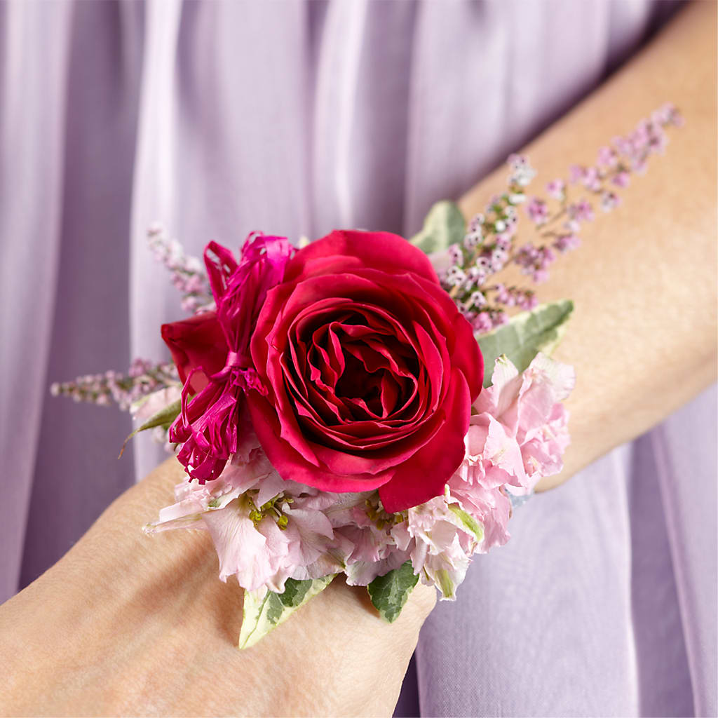 Rose Charm Corsage – SUNSHINE FLOWERS & GIFTS, Joaquin TX