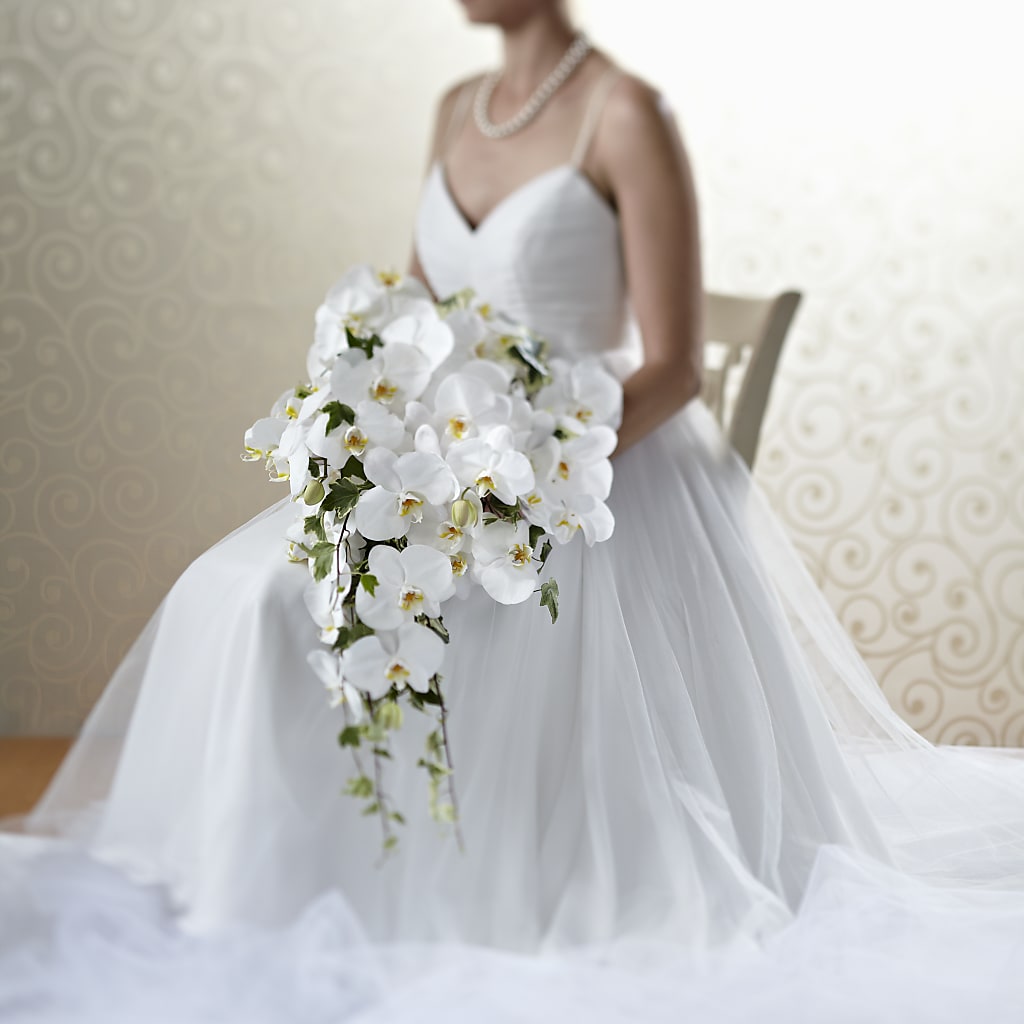Classic White Bouquet – SUNSHINE FLOWERS & GIFTS, Joaquin TX
