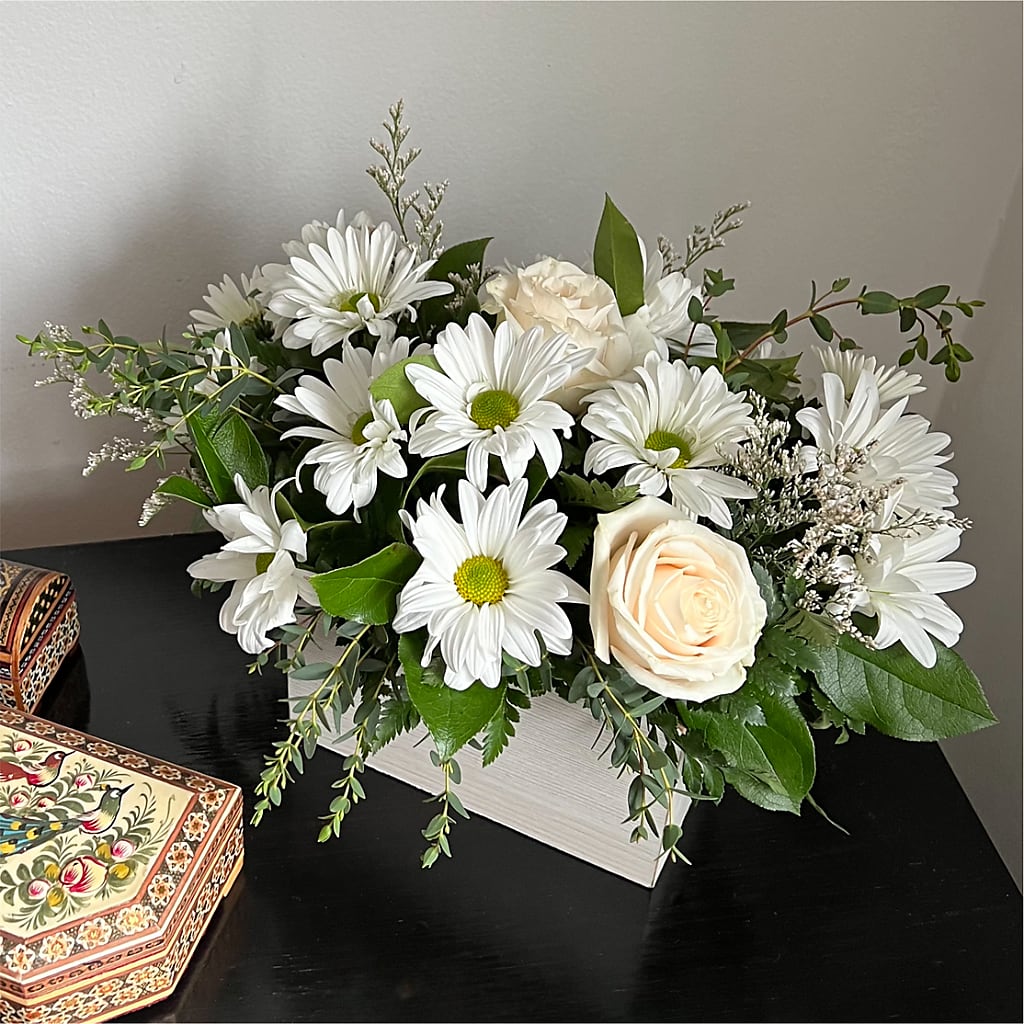 Fresh Linen Box Bouquet – SUNSHINE FLOWERS & GIFTS, Joaquin TX